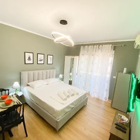 Center 6 - Way Apartment *